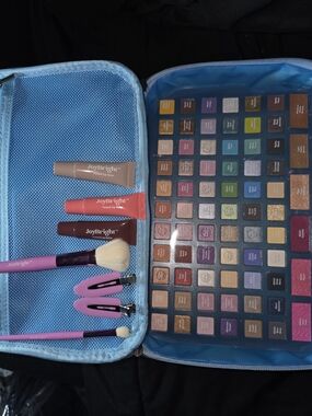 JoyBright By Ulta Makeup Palette & Brush Set in Blue NEW
